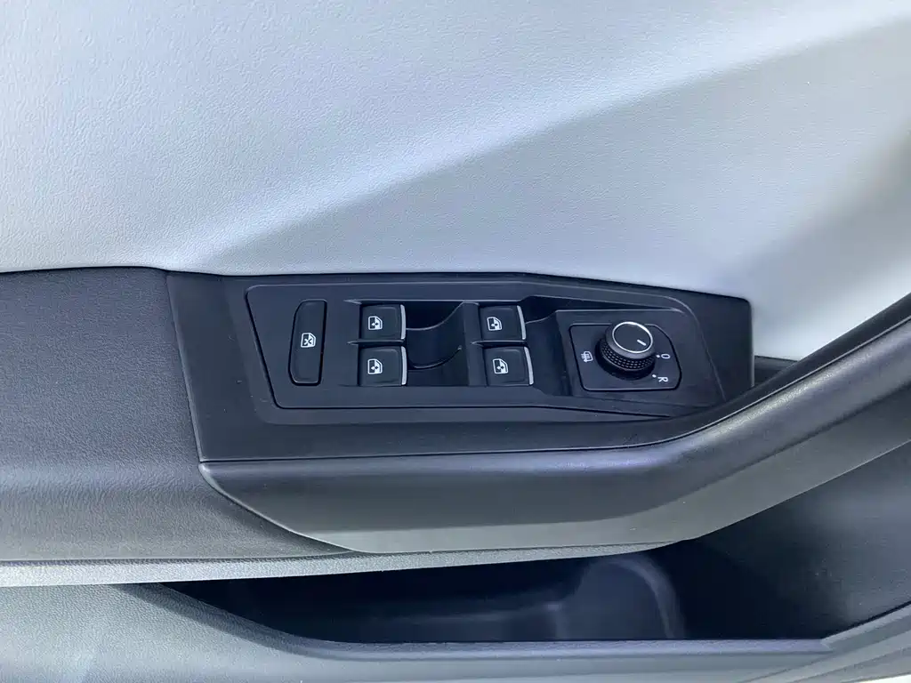 Volkswagen T-ROCTange фото 4