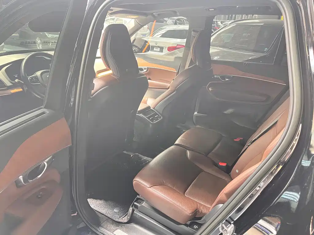Volvo XC90 фото 11