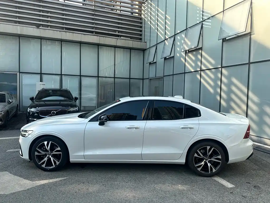 Volvo S60 фото 5