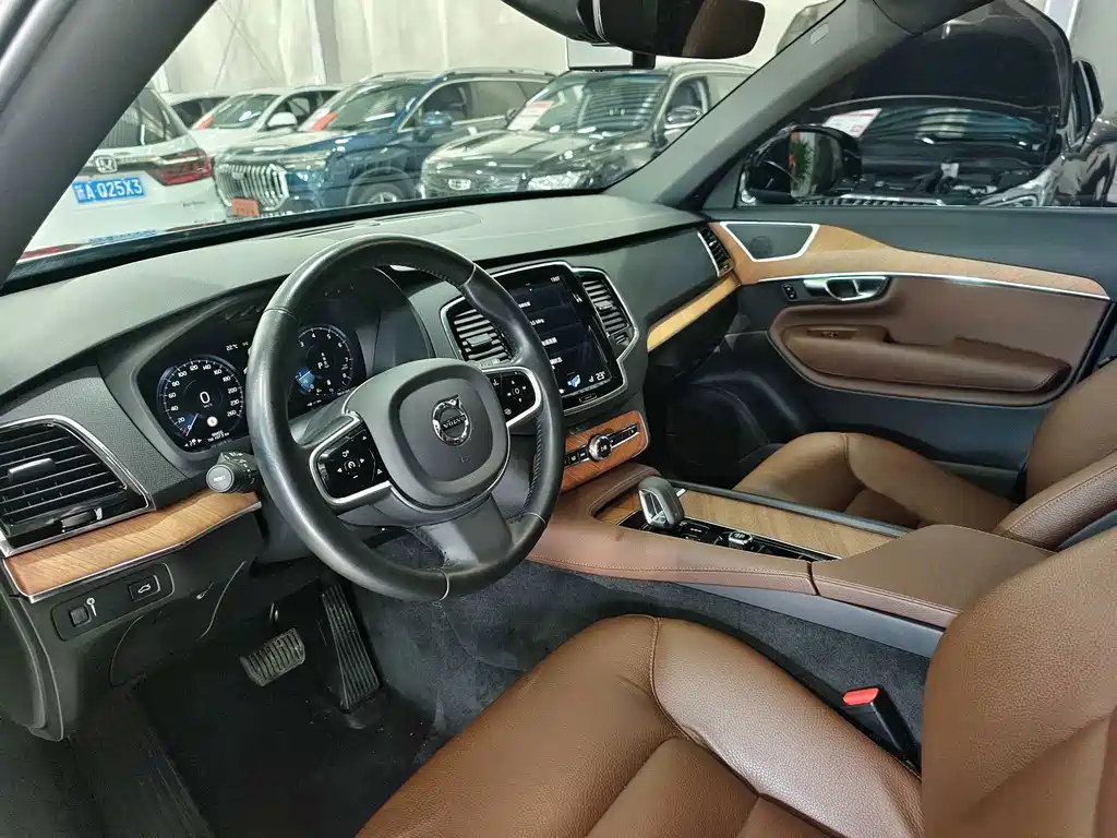 Volvo XC90 фото 7