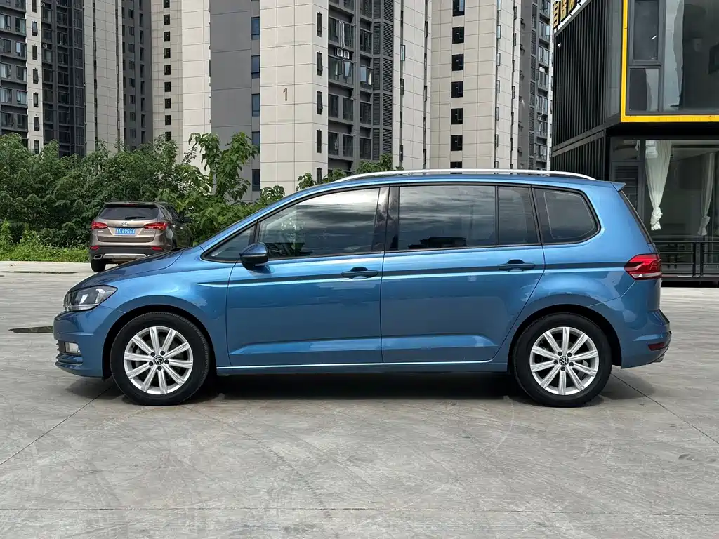 Volkswagen Touran фото 7
