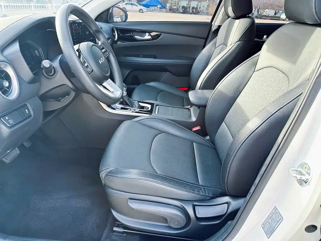 Kia K3 фото 7