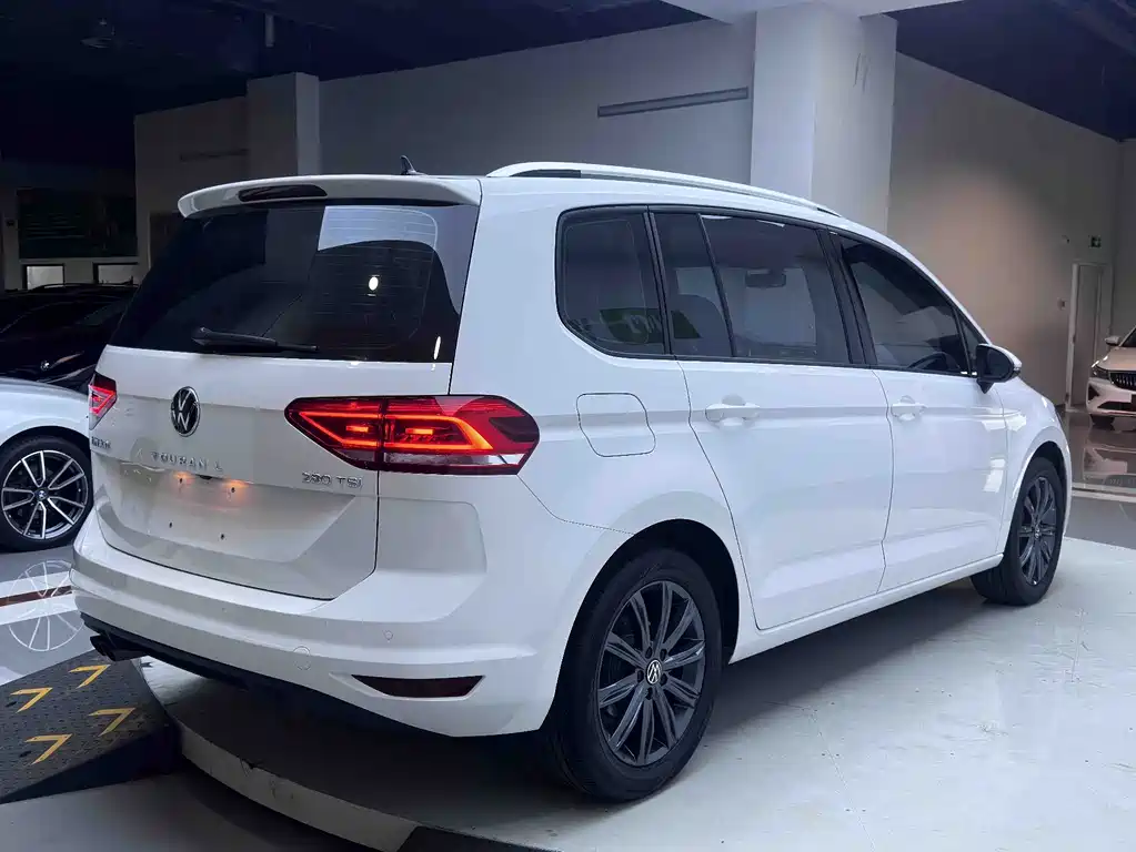 Volkswagen Touran фото 7