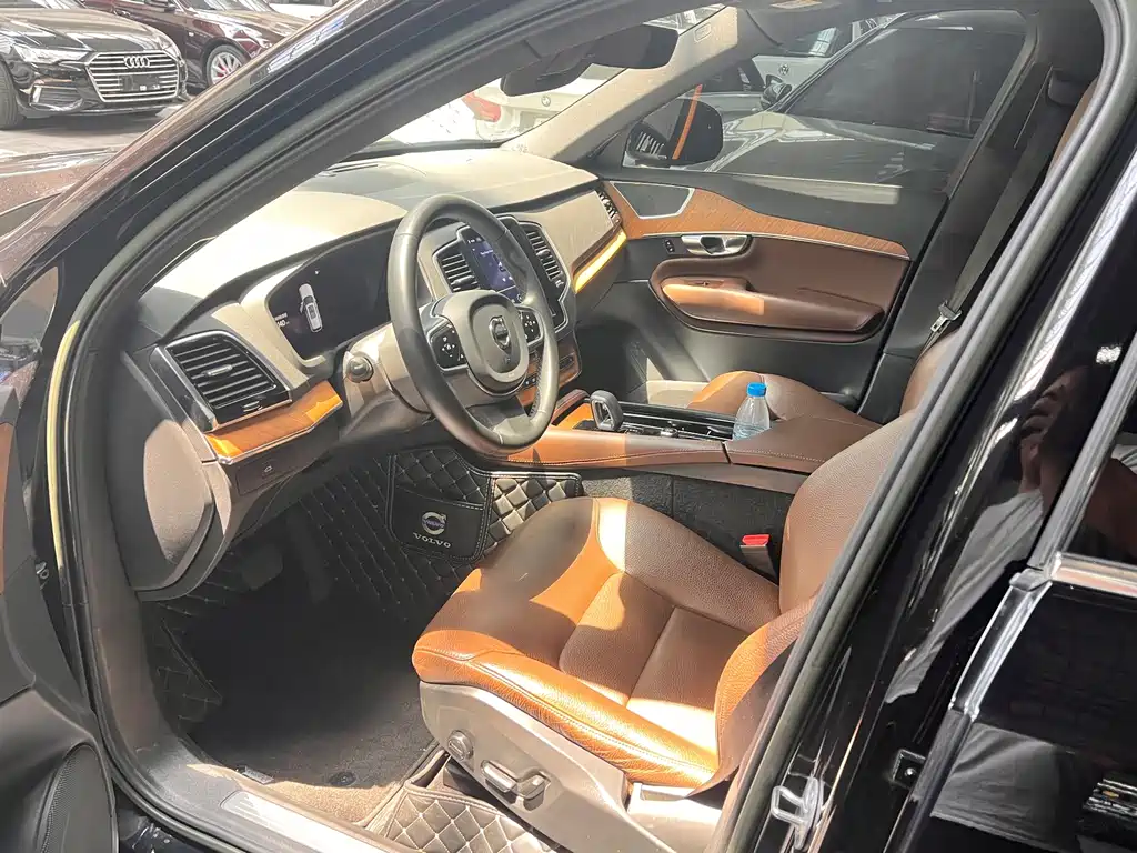 Volvo XC90 фото 6