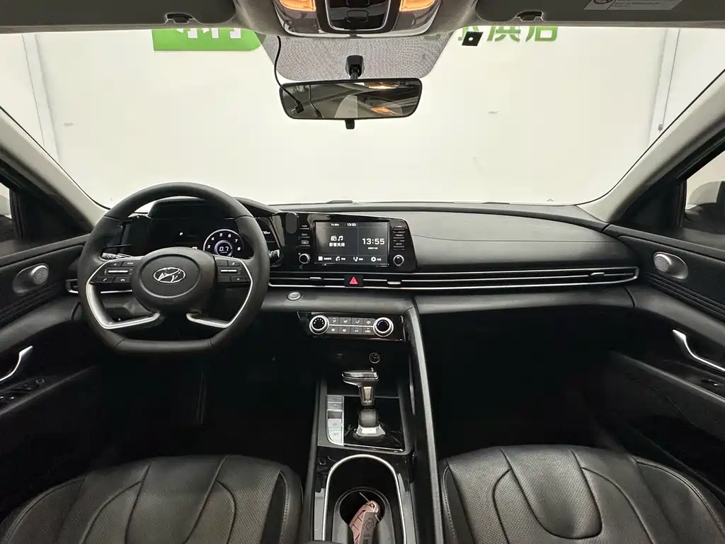 Hyundai Elantra фото 12