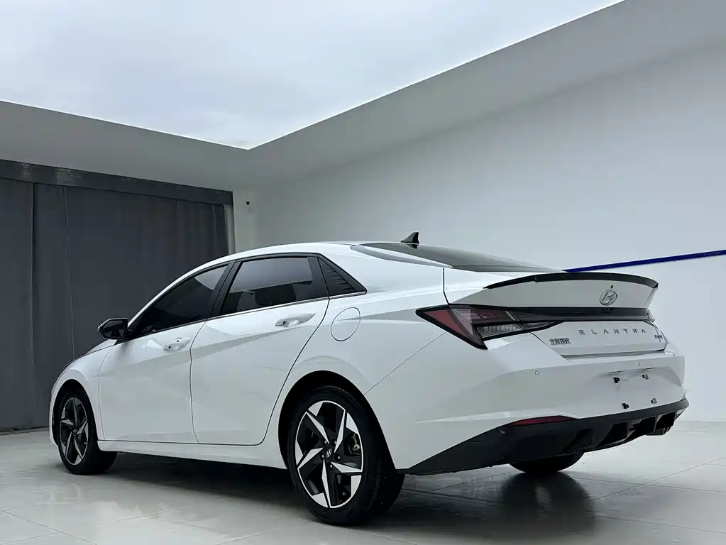 Hyundai Elantra фото 4