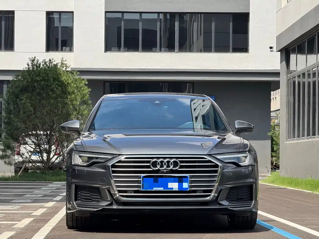 Audi A6L фото 2
