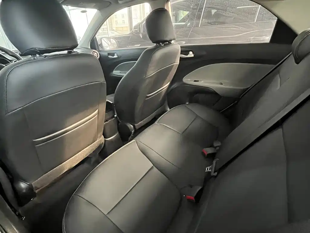 Kia Pegas фото 10