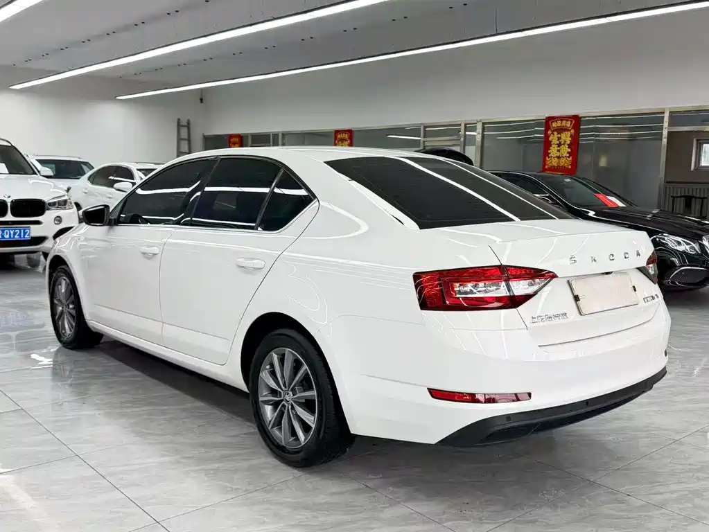 Skoda Octavia фото 6