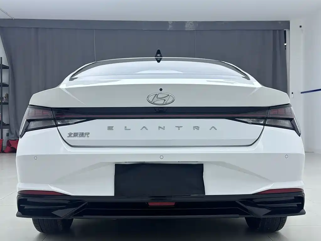 Hyundai Elantra фото 5