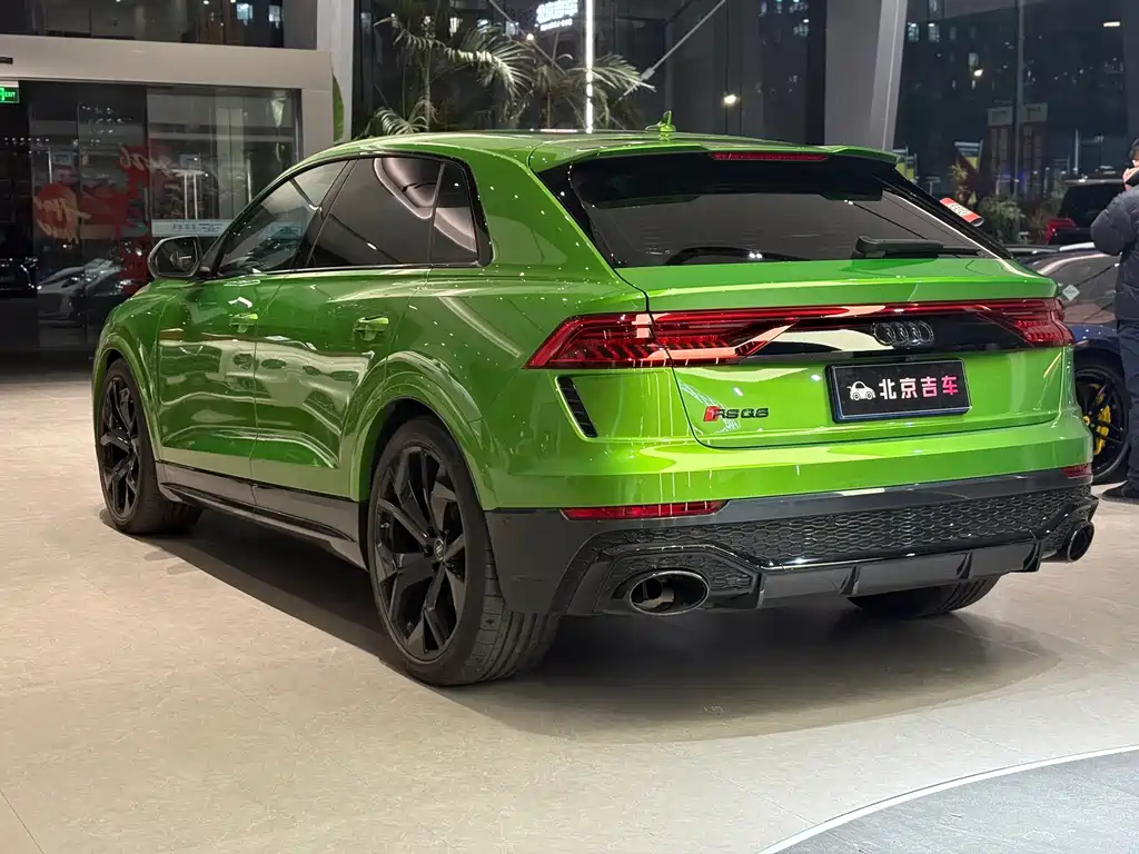 Audi RS Q8 фото 5