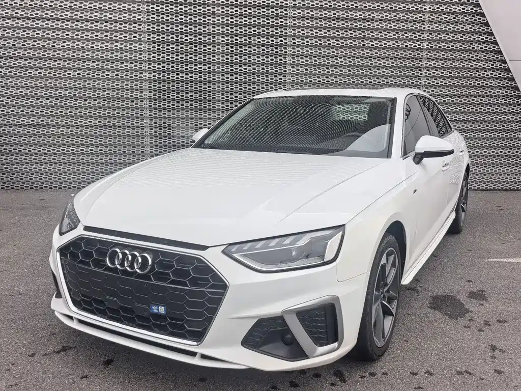 Audi A4L фото 3