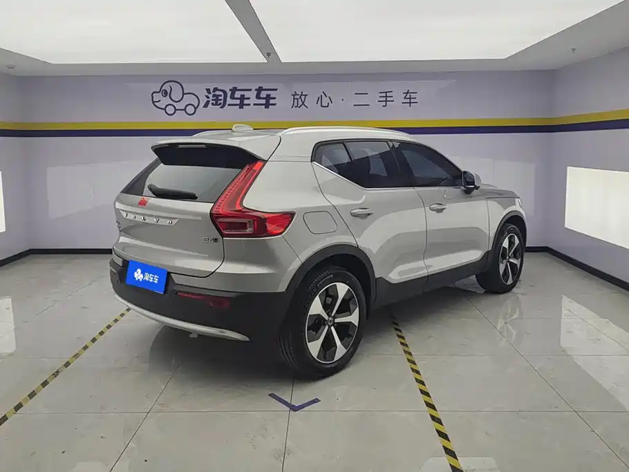 Volvo XC40 фото 3