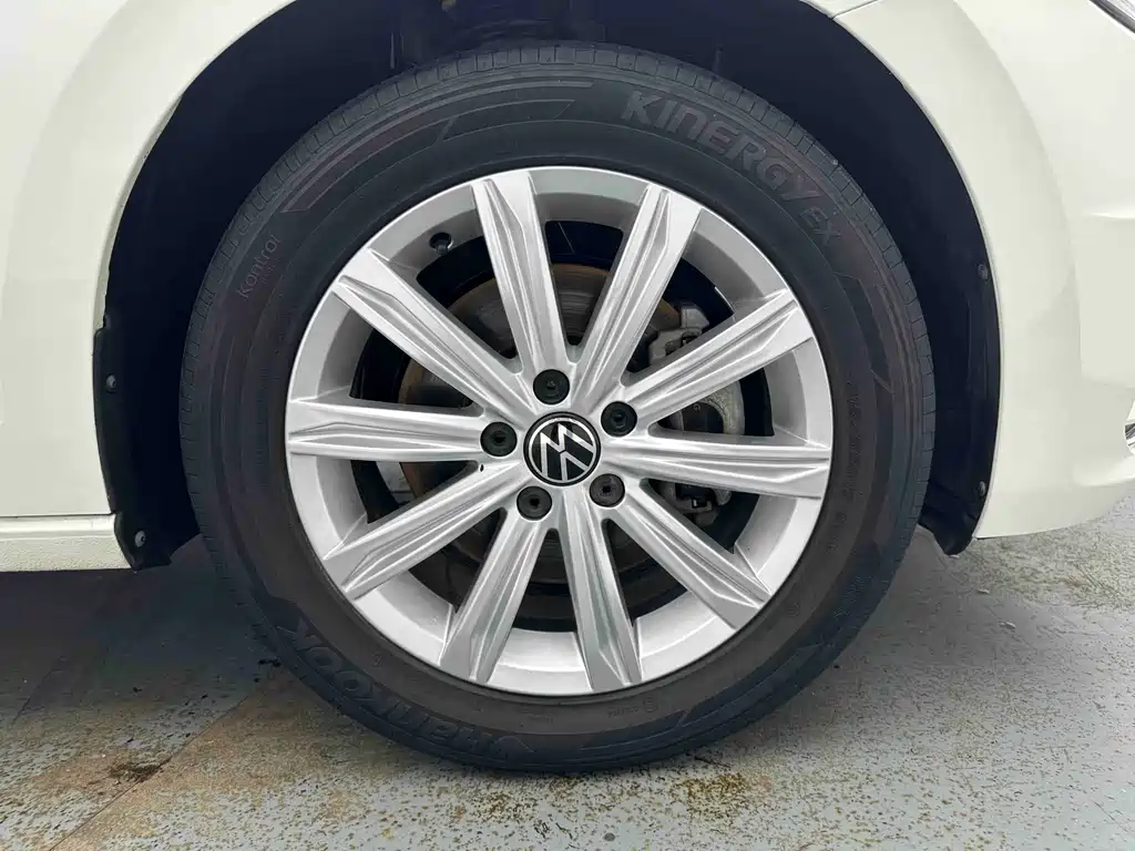 Volkswagen Touran фото 8