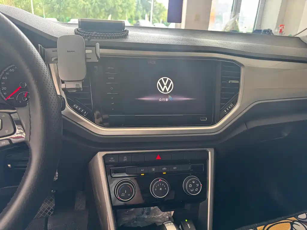 Volkswagen T-ROCTange фото 7