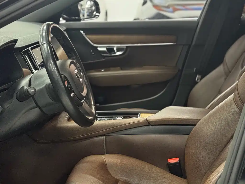 Volvo S90 фото 7