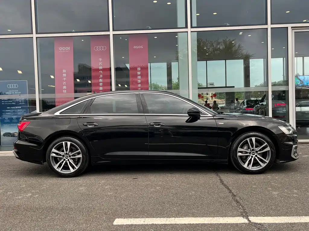 Audi A6L фото 6