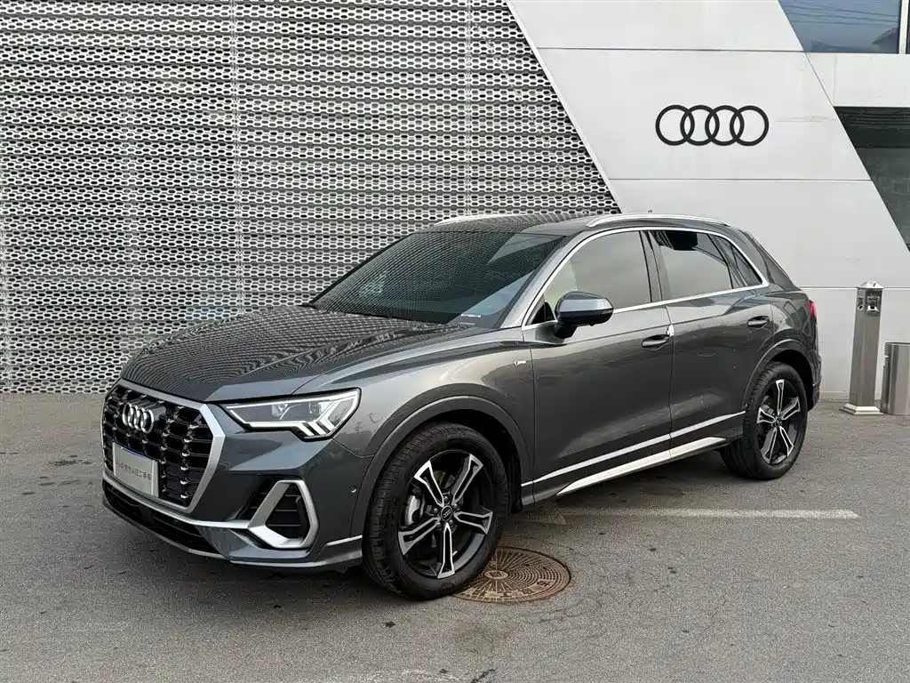Audi Q3 2022 — фото автомобиля