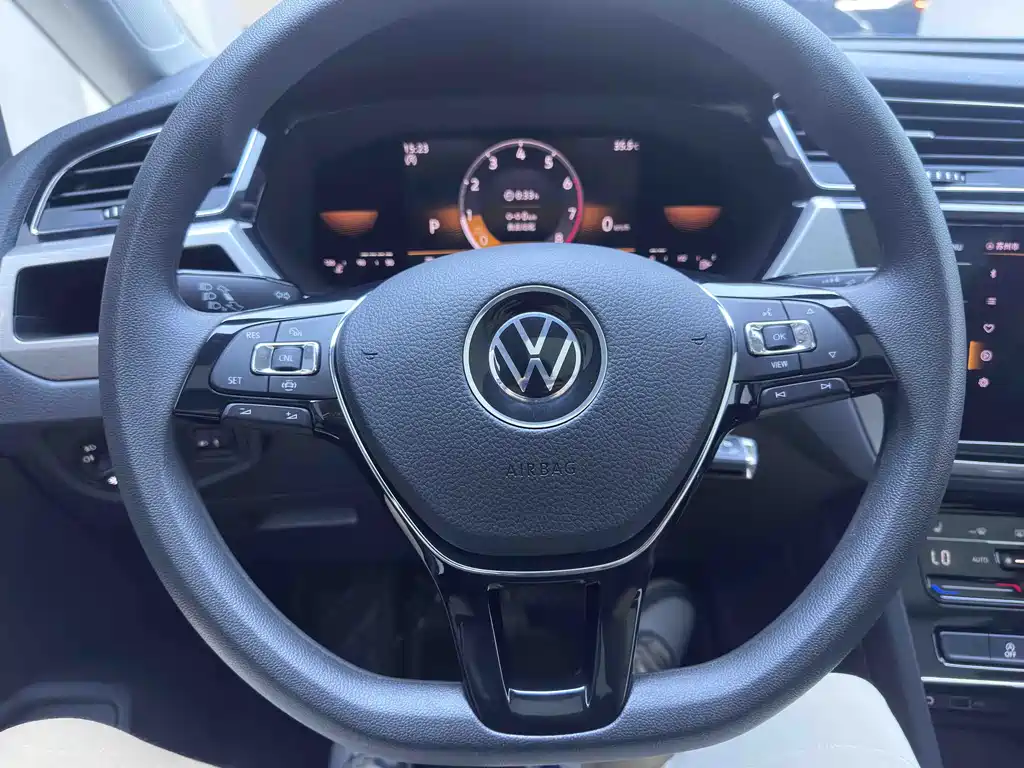Volkswagen Touran фото 12