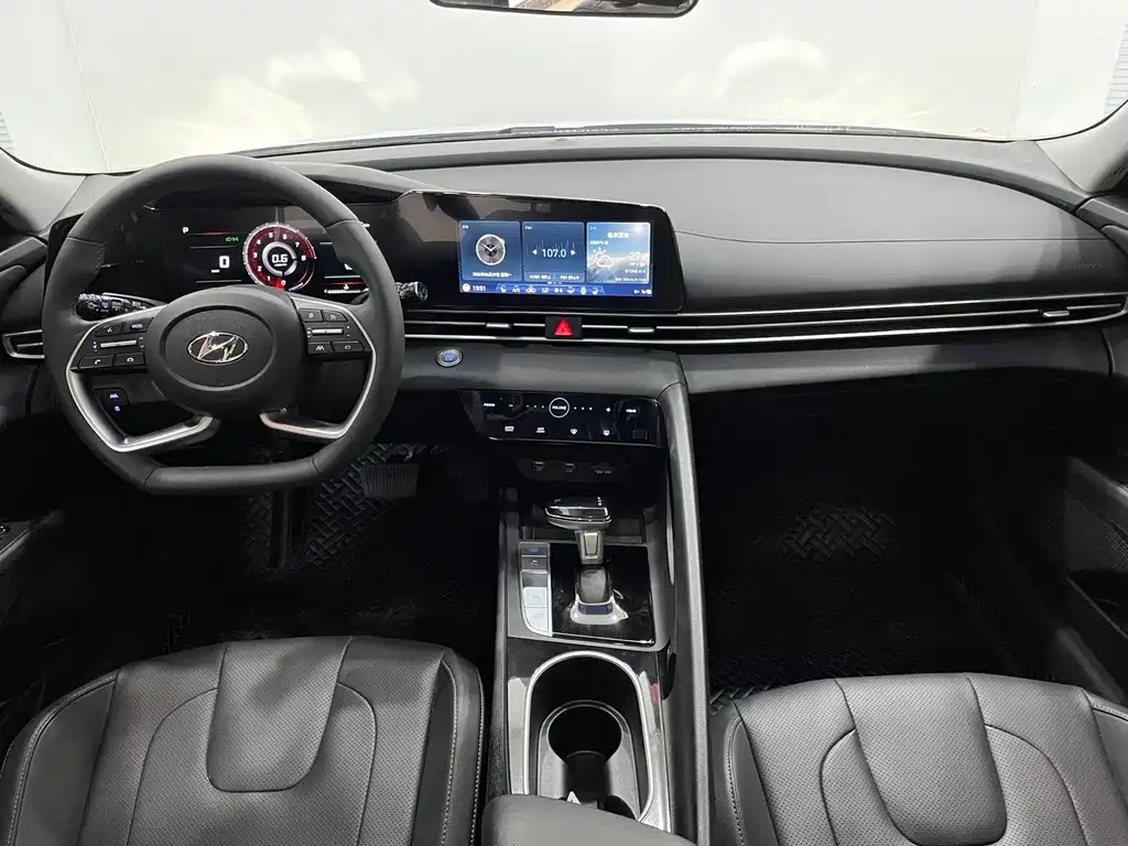 Hyundai Elantra фото 5