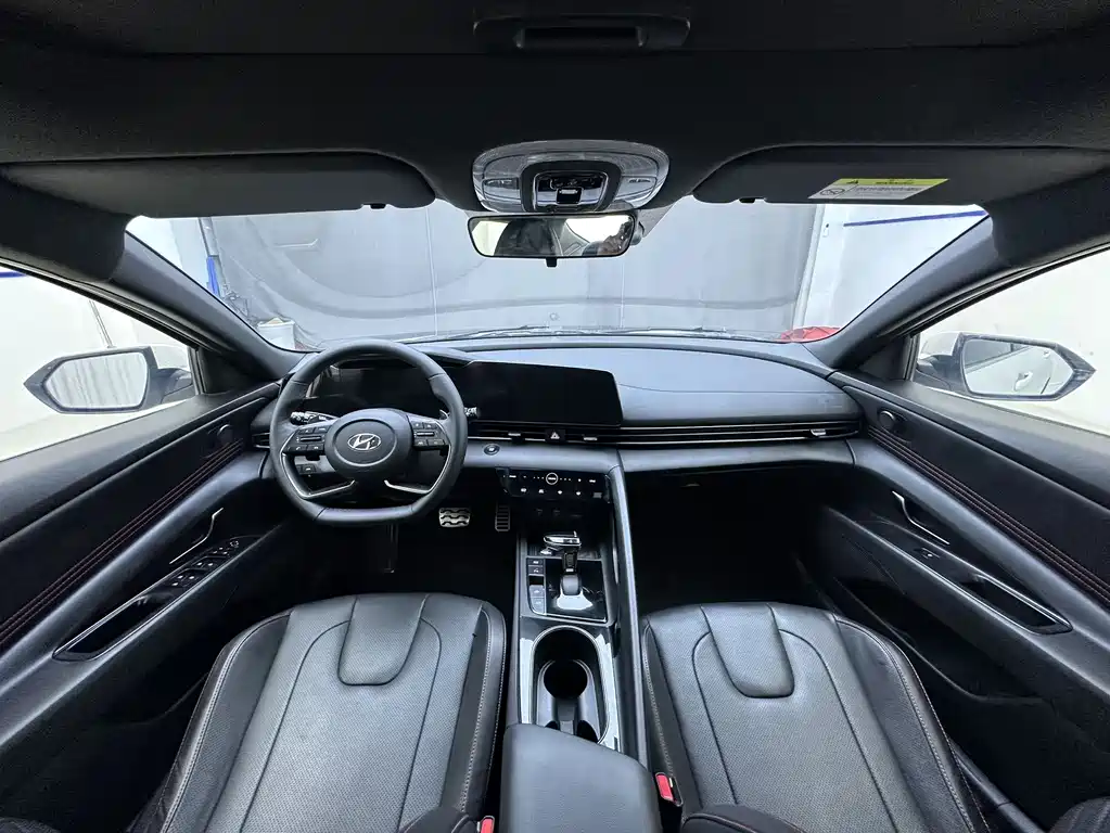 Hyundai Elantra фото 11