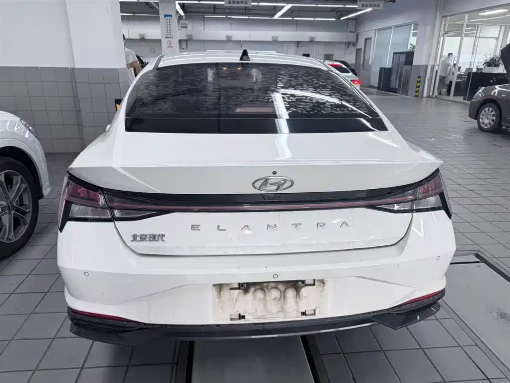 Hyundai Elantra фото 4