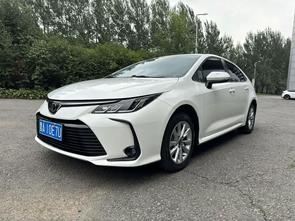 Toyota Corolla 2023 — фото автомобиля
