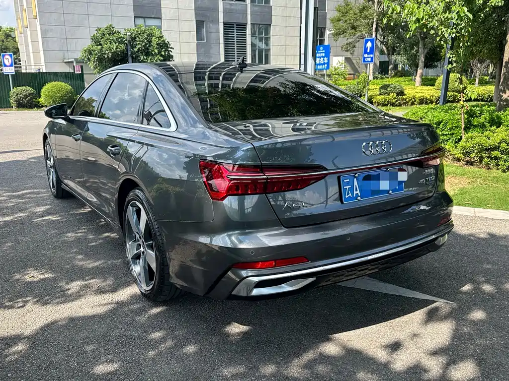 Audi A6L фото 4