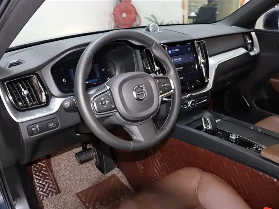 Volvo XC60 фото 10