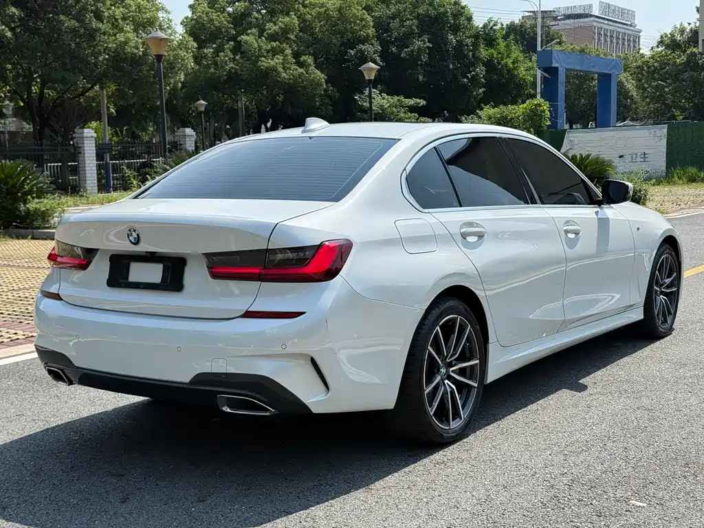 BMW 3 Series фото 8