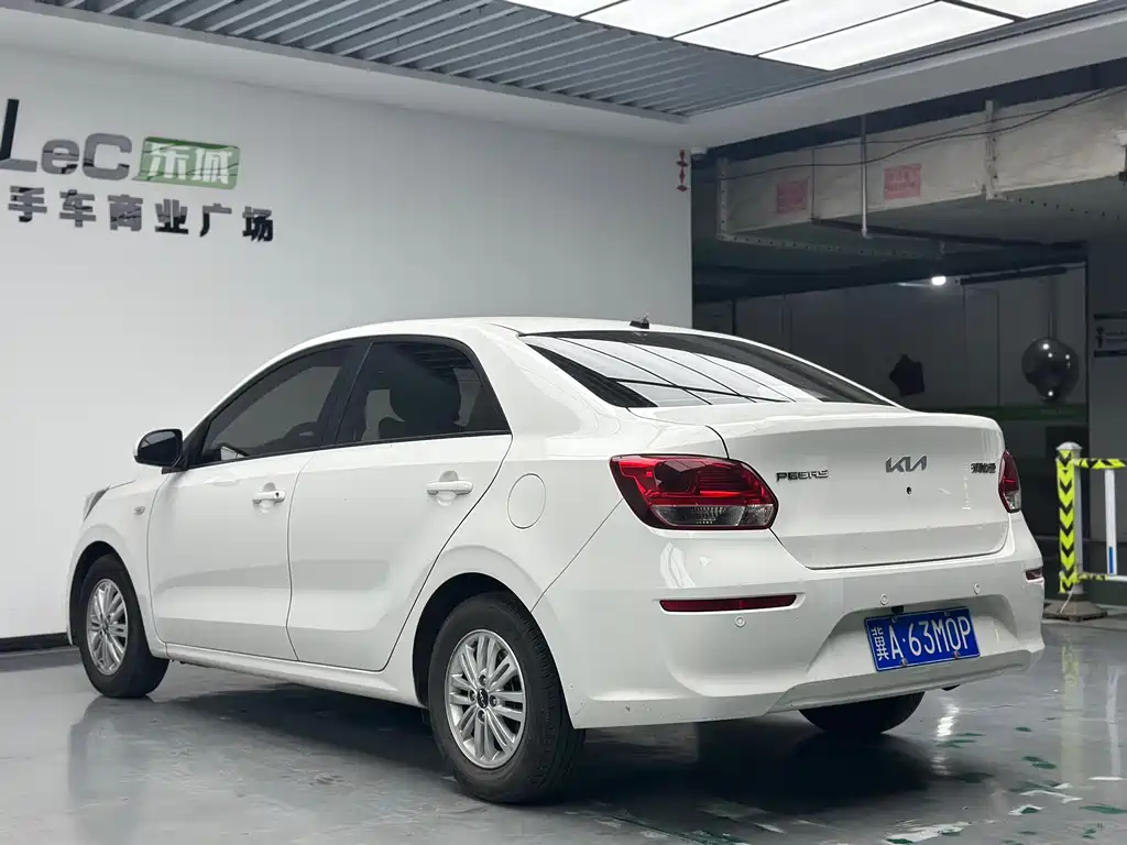 Kia Pegas фото 12