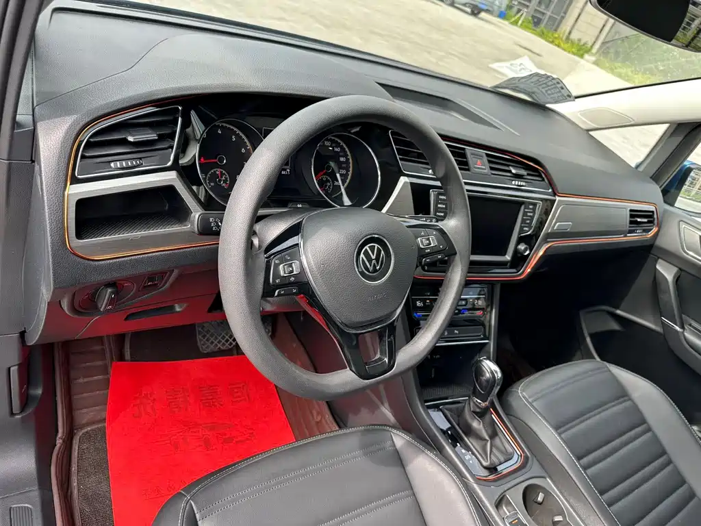 Volkswagen Touran фото 12