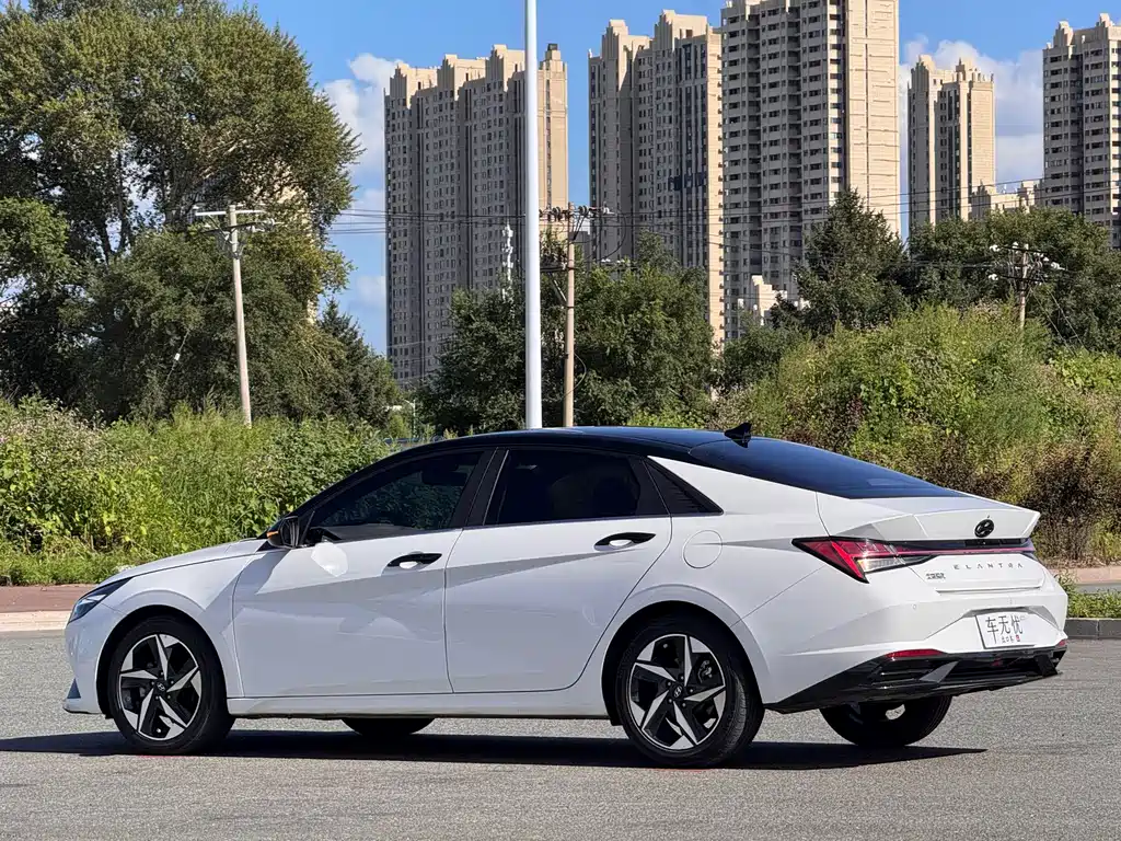 Hyundai Elantra фото 6