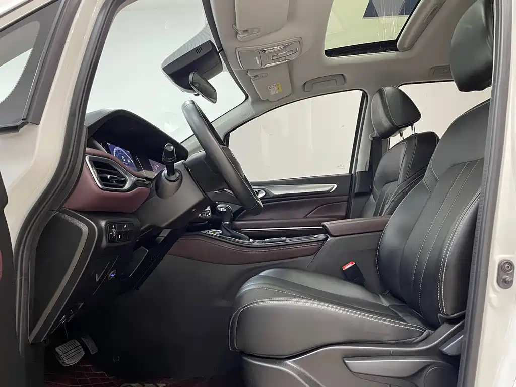 GAC Trumpchi M6 фото 10