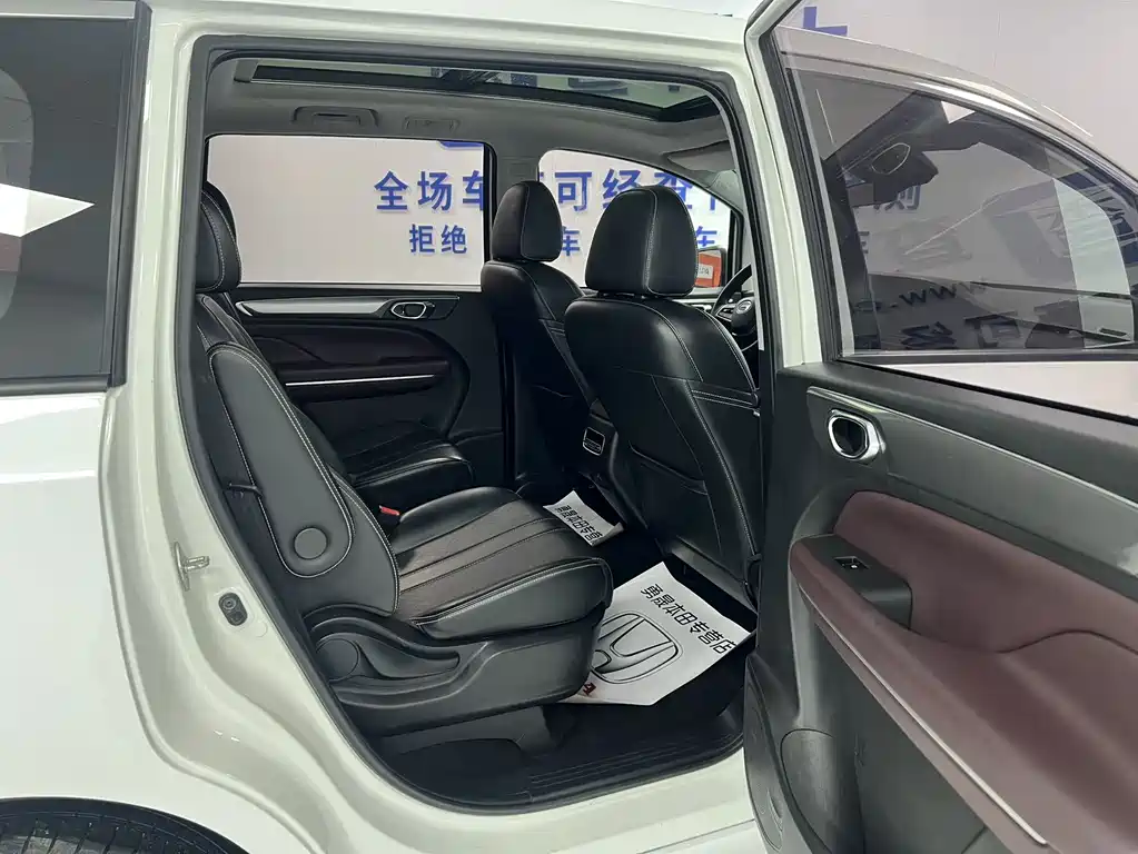 GAC Trumpchi M6 фото 10