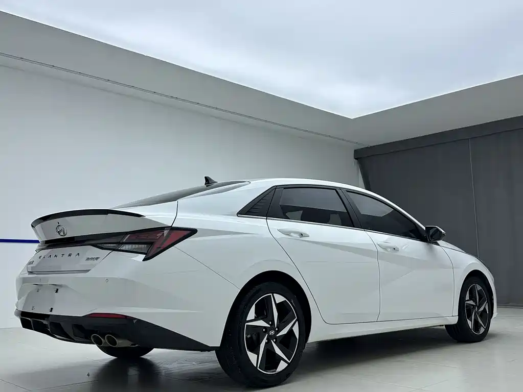 Hyundai Elantra фото 6