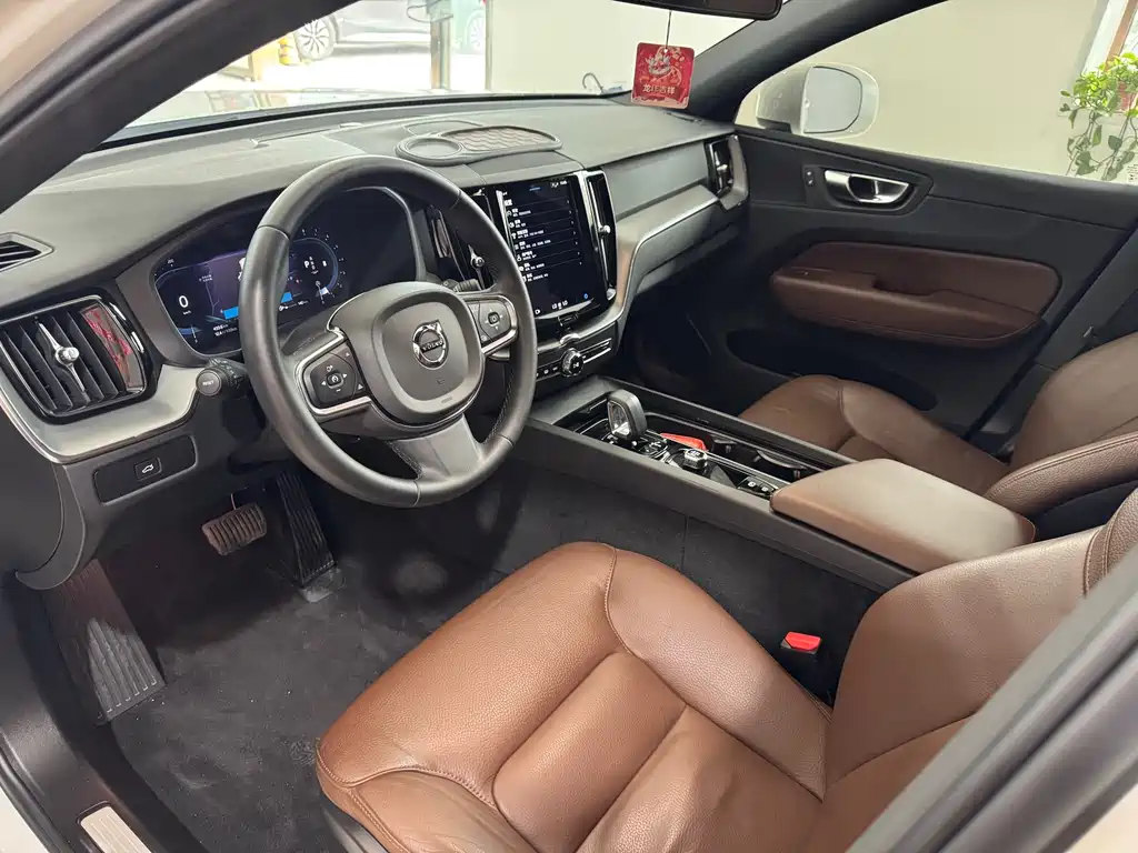 Volvo XC60 фото 7