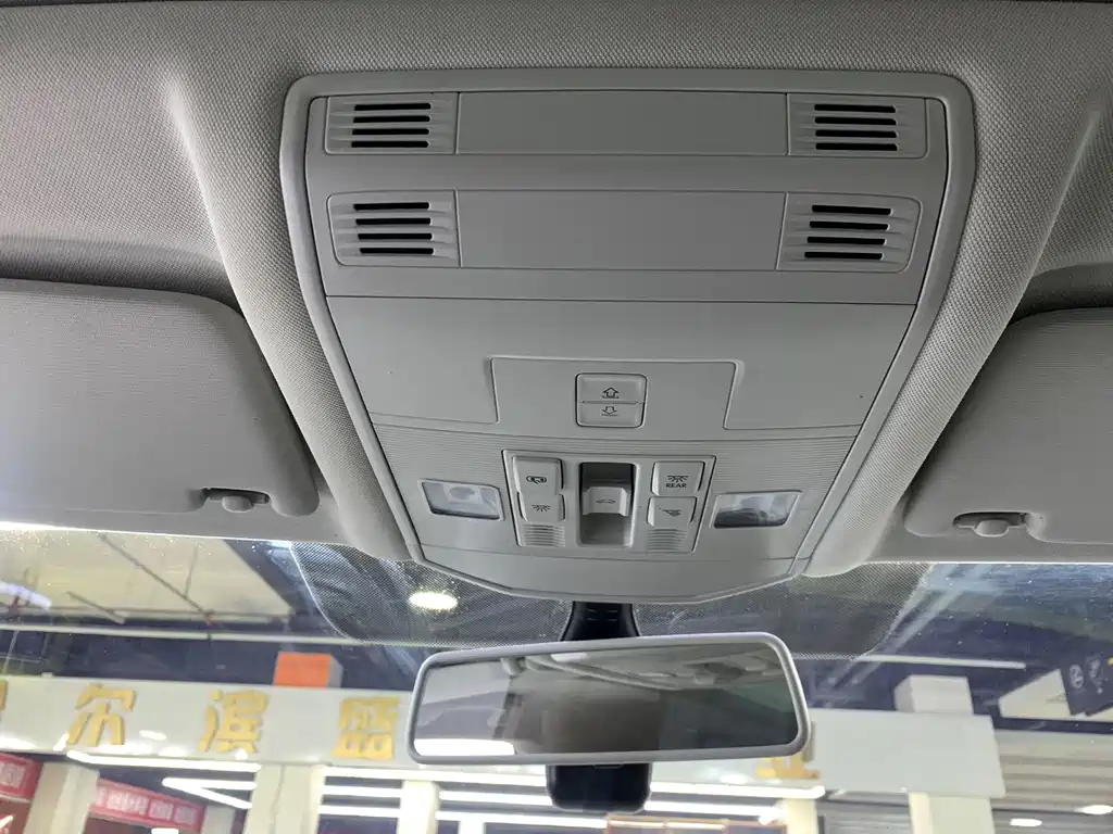 Volkswagen T-ROCTange фото 8