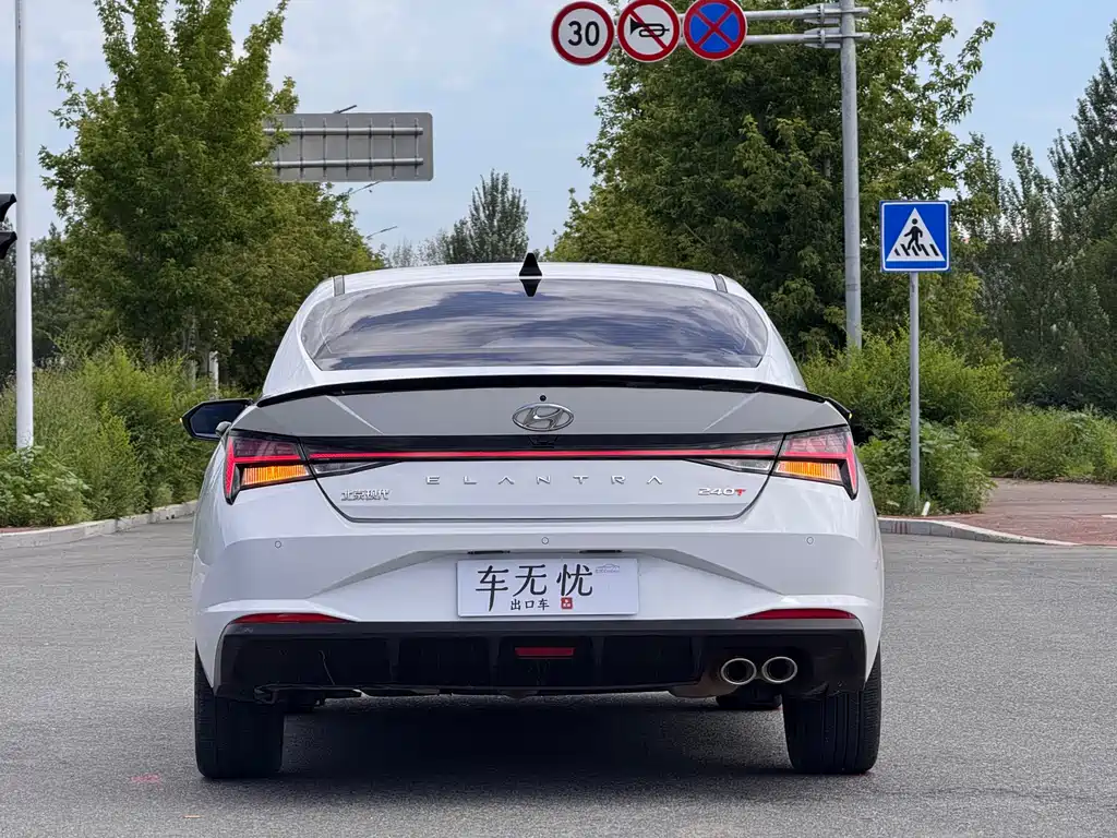 Hyundai Elantra фото 5