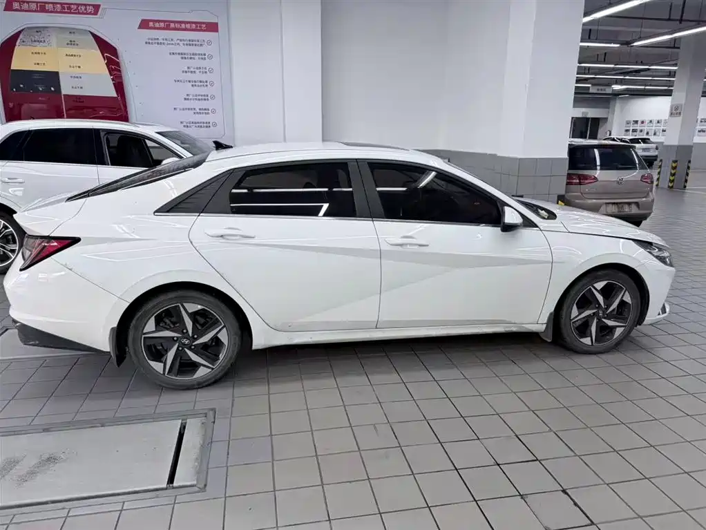 Hyundai Elantra фото 5