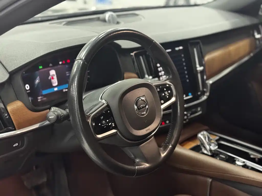 Volvo S90 фото 12