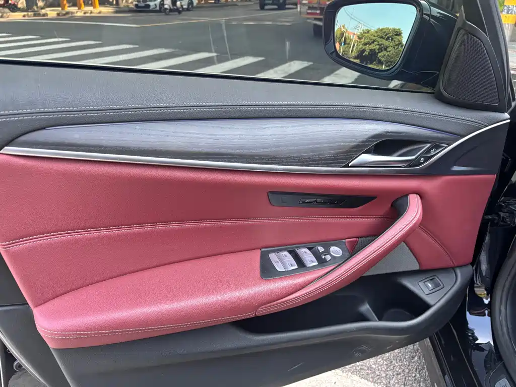 BMW 5 Series фото 5