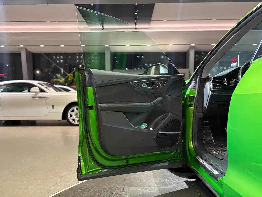 Audi RS Q8 фото 9