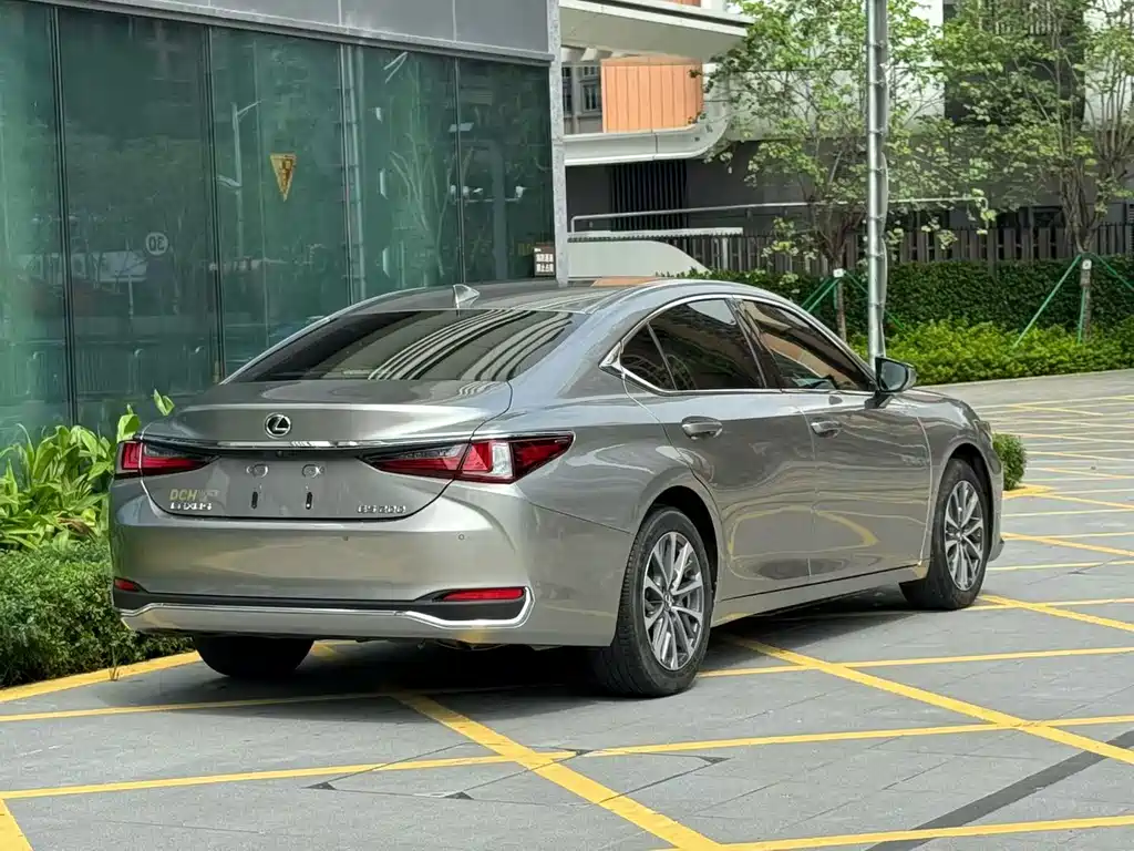 Lexus ES фото 7