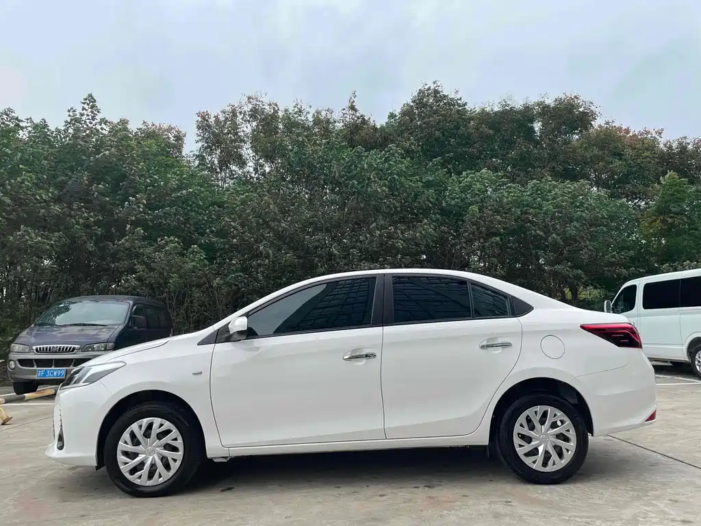 Toyota Vios фото 7