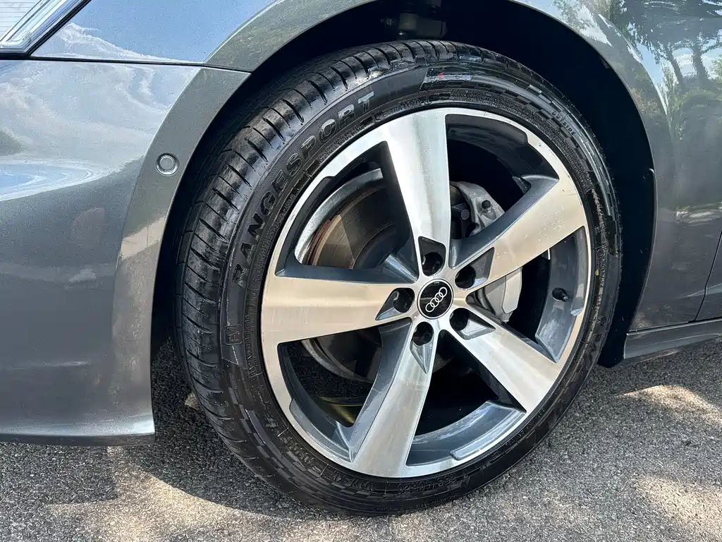 Audi A6L фото 12