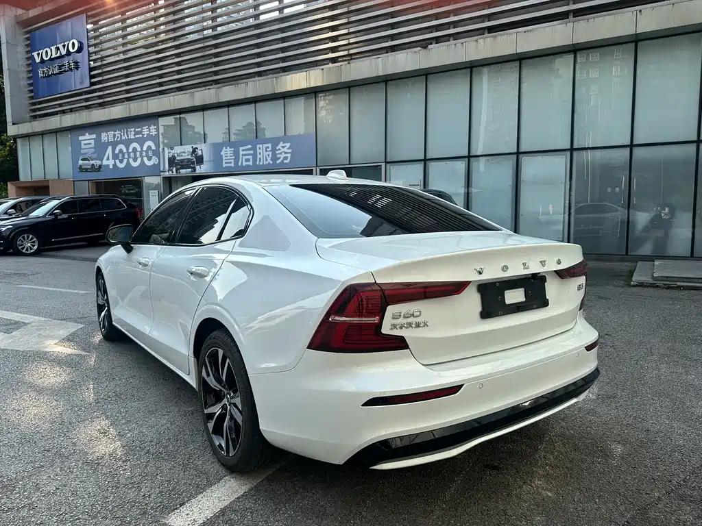 Volvo S60 фото 6