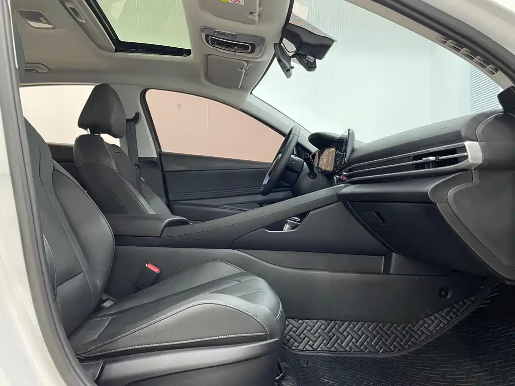 Hyundai Elantra фото 11