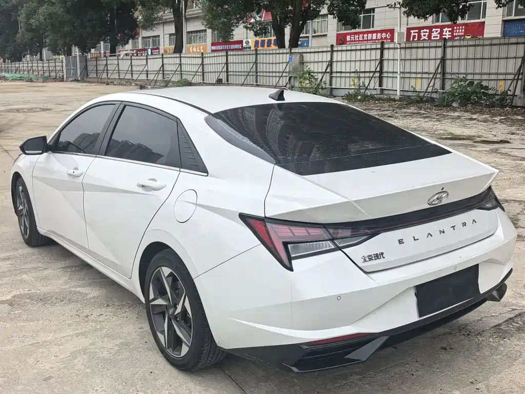 Hyundai Elantra фото 7
