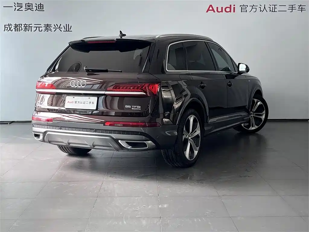 Audi Q7 фото 4